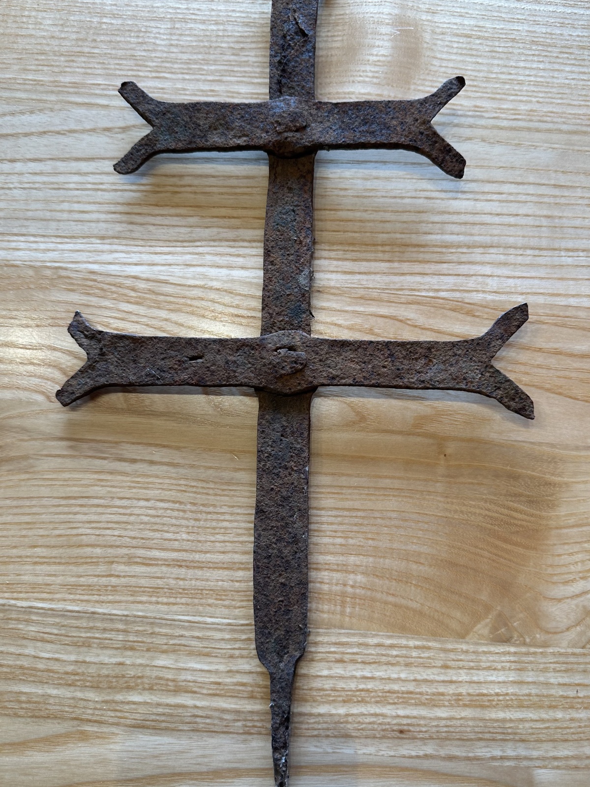 Lothringer Kreuz/Patriarchenkreuz geschmiedet