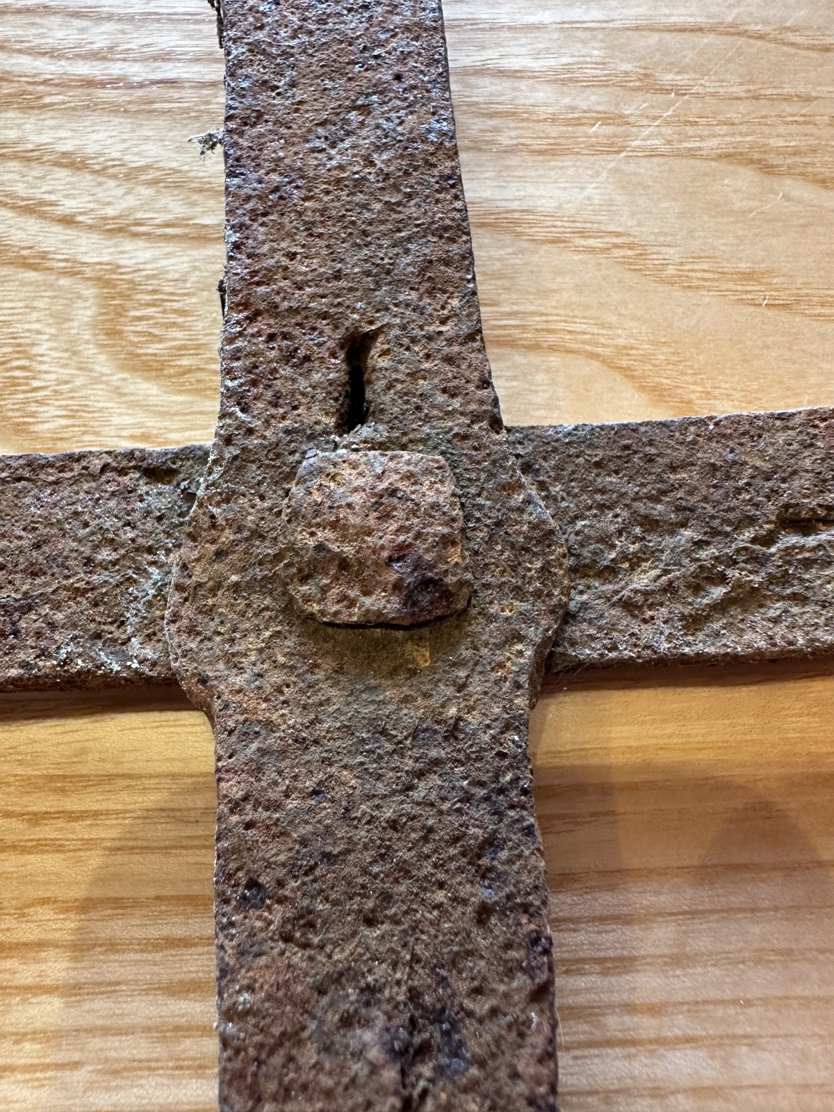 Lothringer Kreuz/Patriarchenkreuz geschmiedet