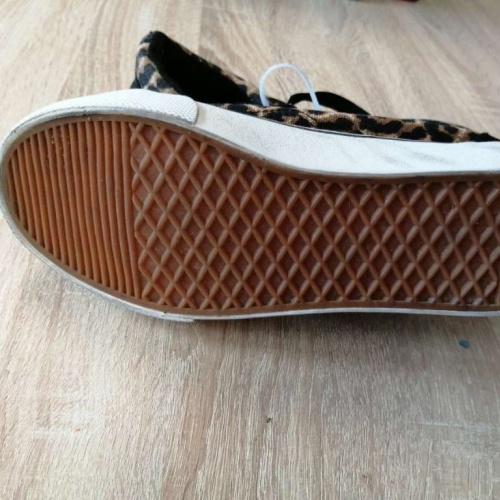 Sehr schöne Sneaker von Vty in gr. 36 abzugeben.