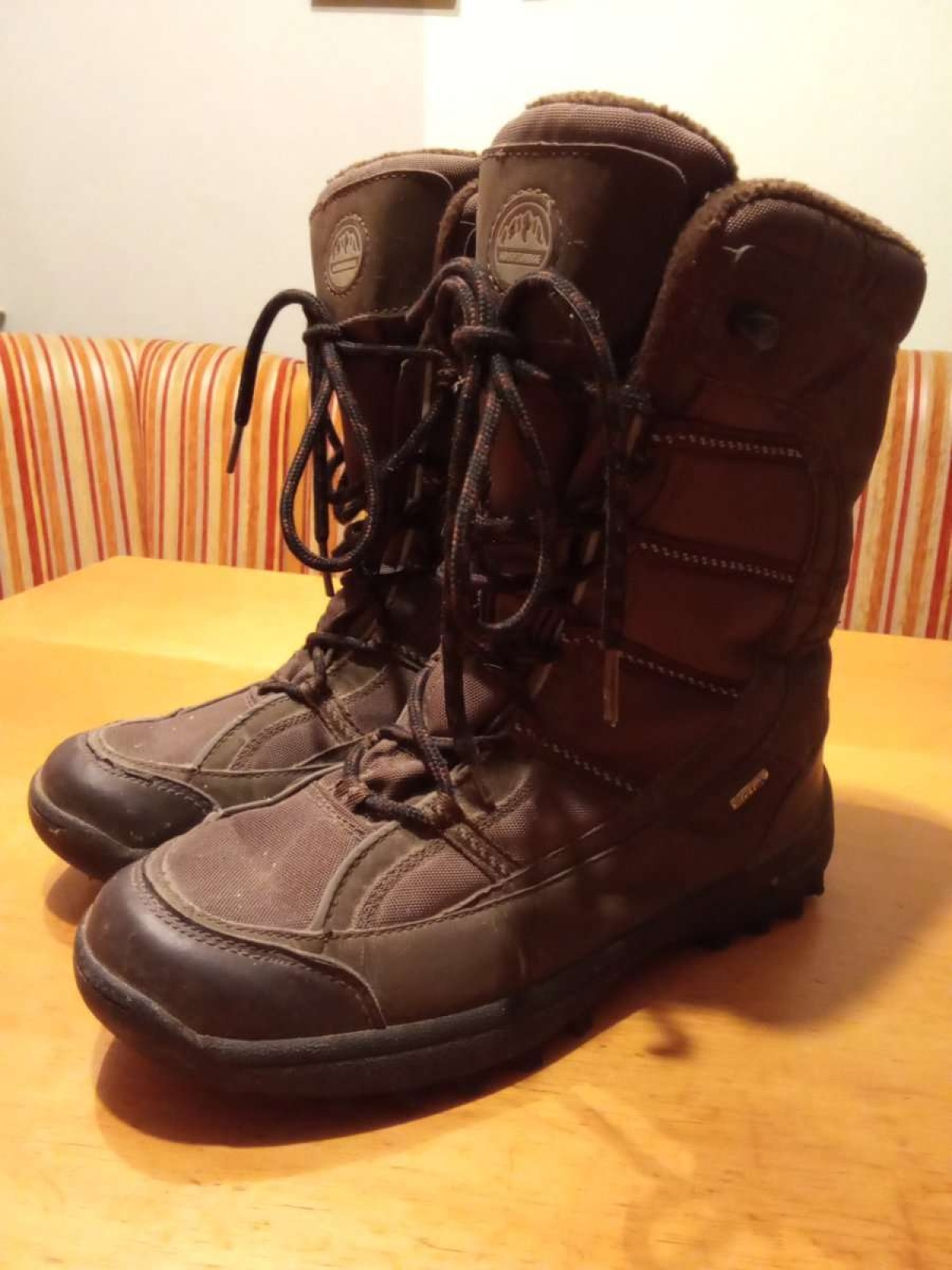 Sehr schöne Winter Stiefel von Adventuridge in gr. 39 abzugeben.