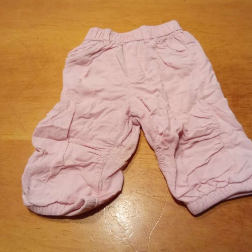 Sehr schöne Cord Hose von NKD in gr. 68 abzugeben.