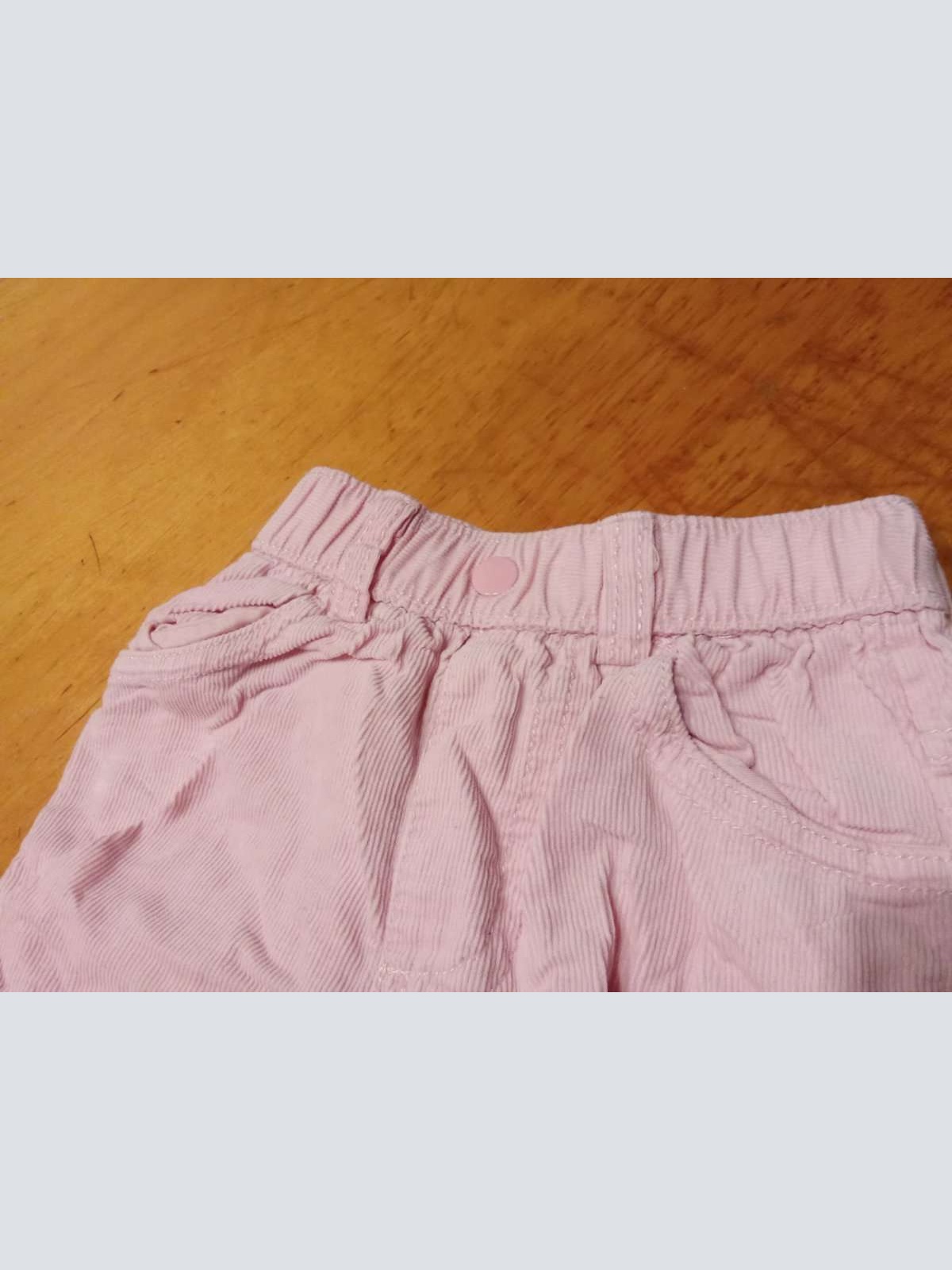 Sehr schöne Cord Hose von NKD in gr. 68 abzugeben.