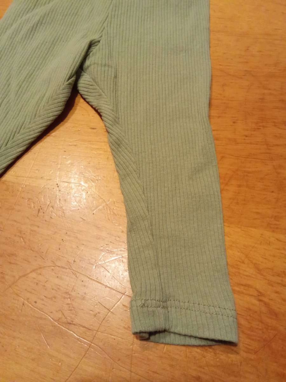 Sehr schöne Hose in gr. 74 abzugeben.