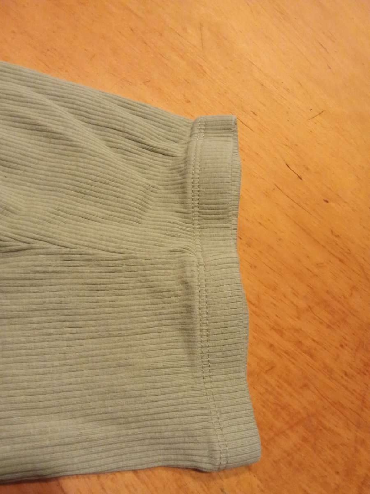 Sehr schöne Hose in gr. 74 abzugeben.