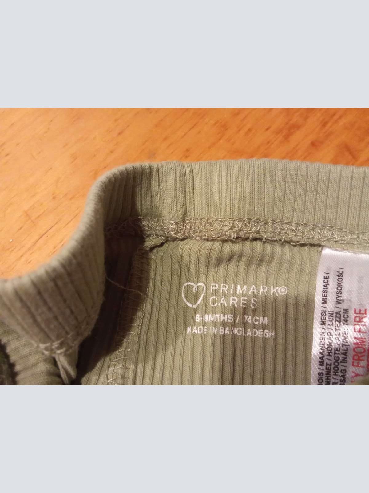 Sehr schöne Hose in gr. 74 abzugeben.