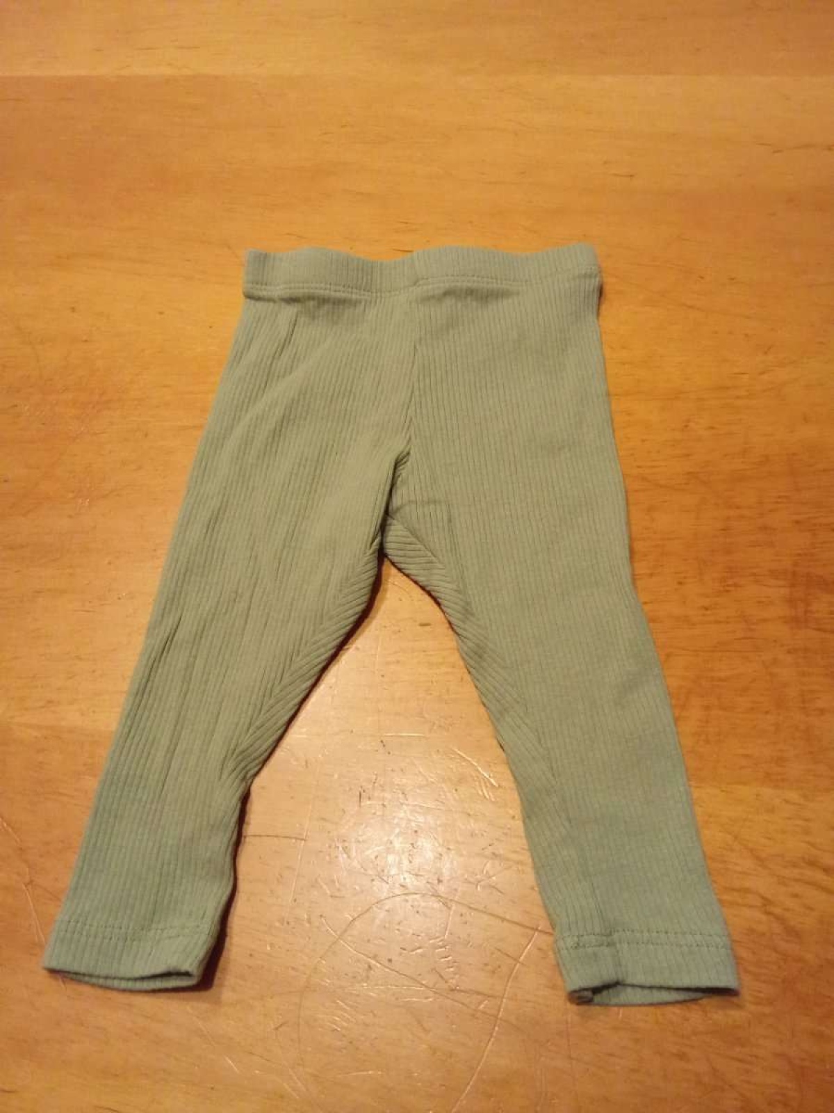 Sehr schöne Hose in gr. 74 abzugeben.