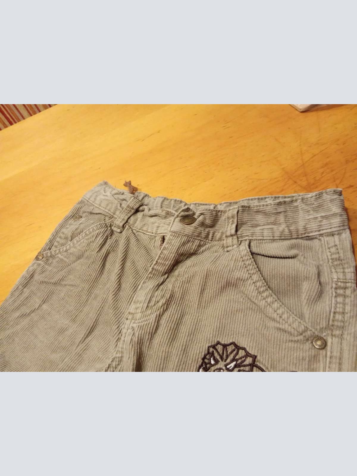 Sehr schöne Cord Hose von Dopodopo in gr. 122 abzugeben