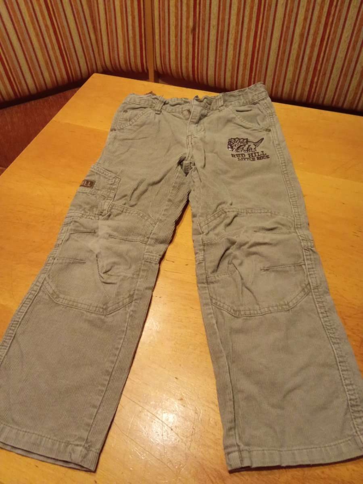 Sehr schöne Cord Hose von Dopodopo in gr. 122 abzugeben