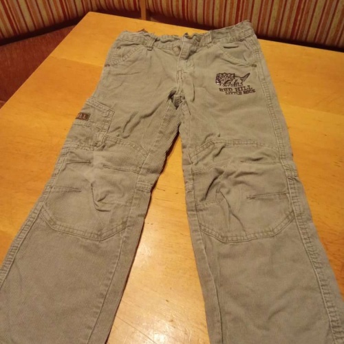 Sehr schöne Cord Hose von Dopodopo in gr. 122 abzugeben