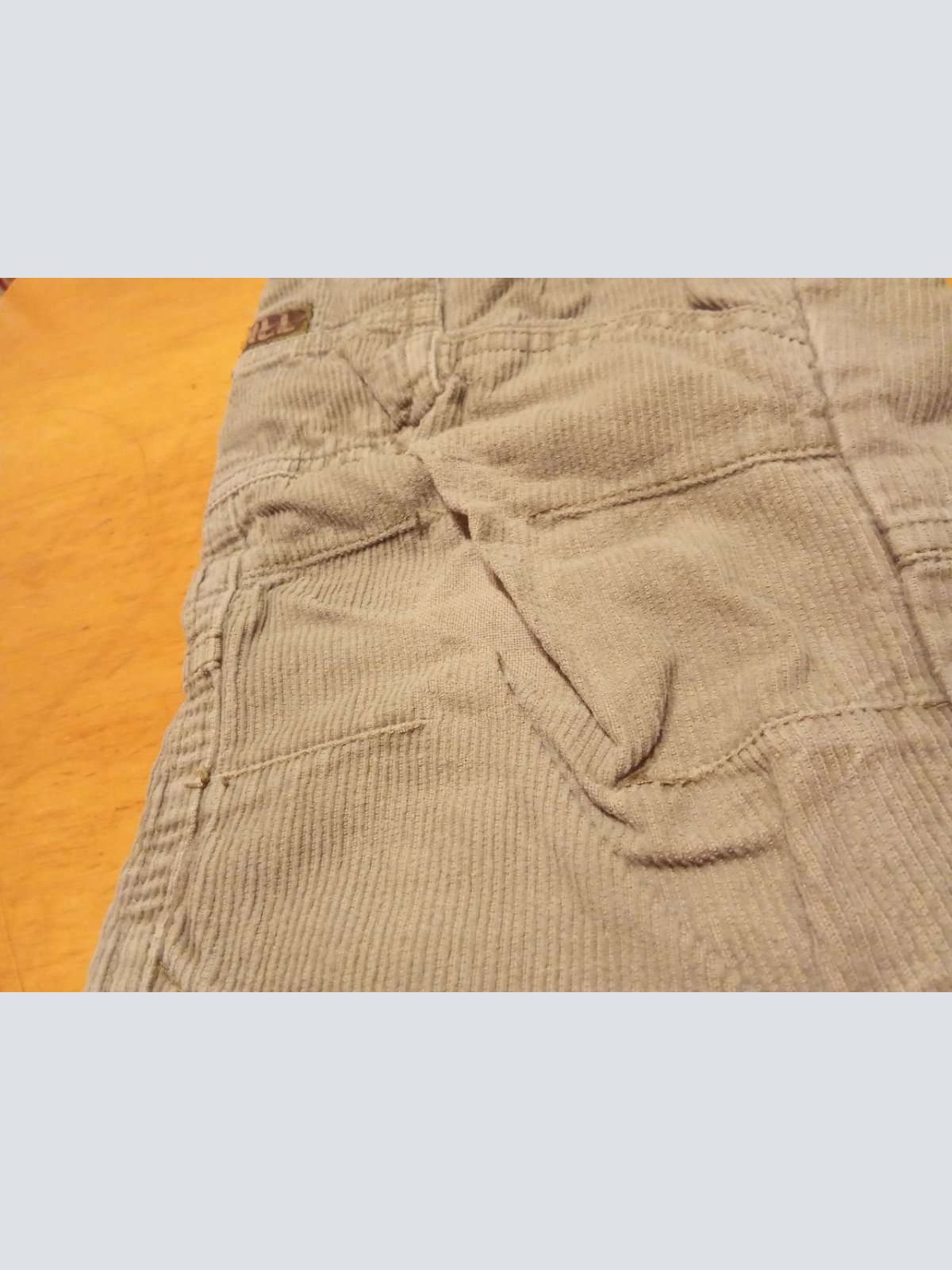 Sehr schöne Cord Hose von Dopodopo in gr. 122 abzugeben