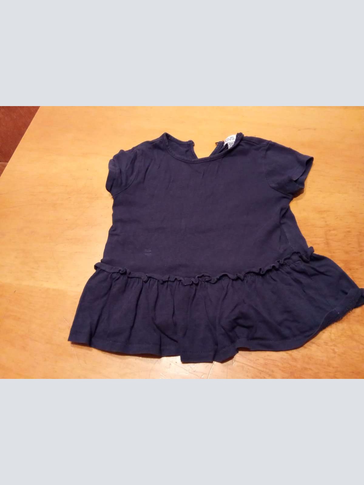 Sehr schönes Shirt von OVS in gr. 104 abzugeben.