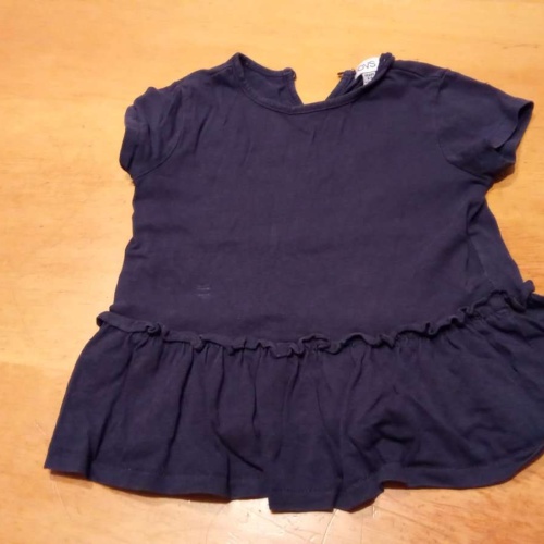 Sehr schönes Shirt von OVS in gr. 104 abzugeben.