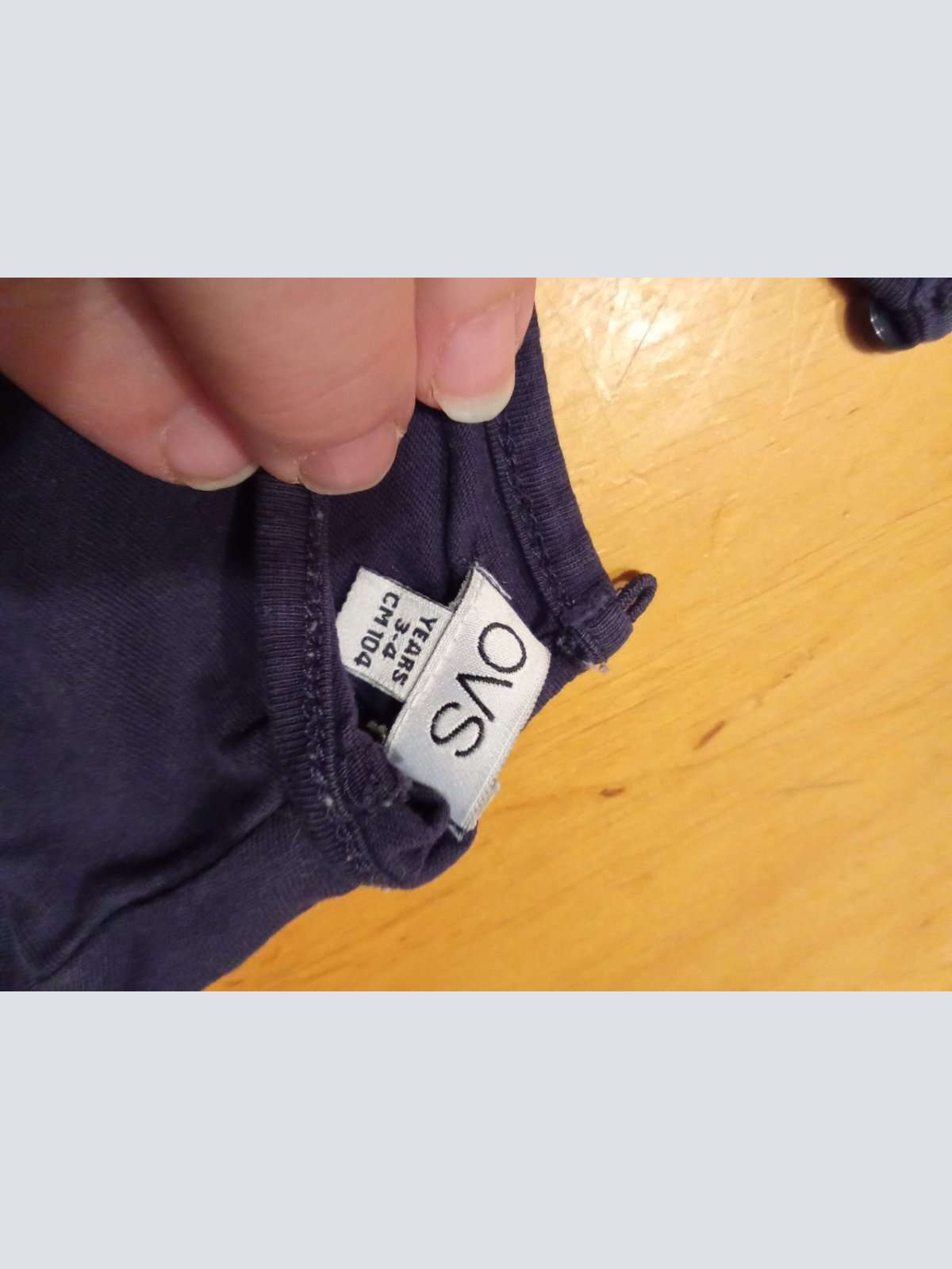 Sehr schönes Shirt von OVS in gr. 104 abzugeben.