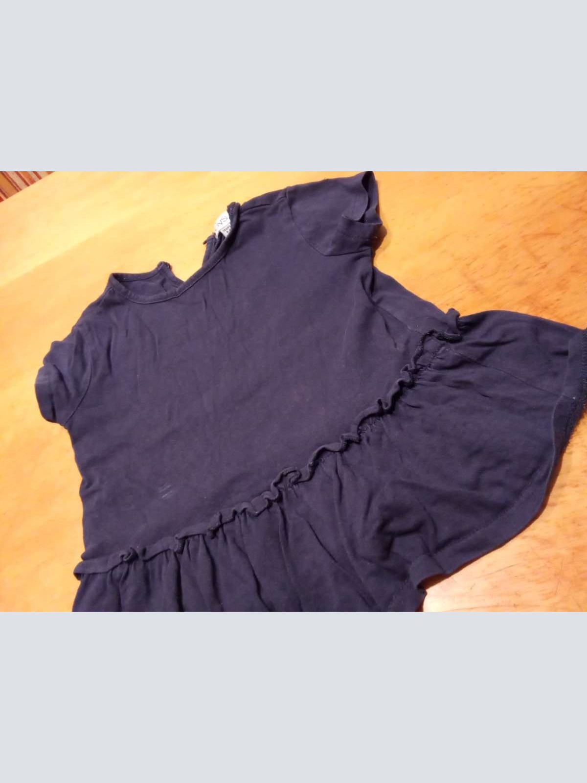 Sehr schönes Shirt von OVS in gr. 104 abzugeben.