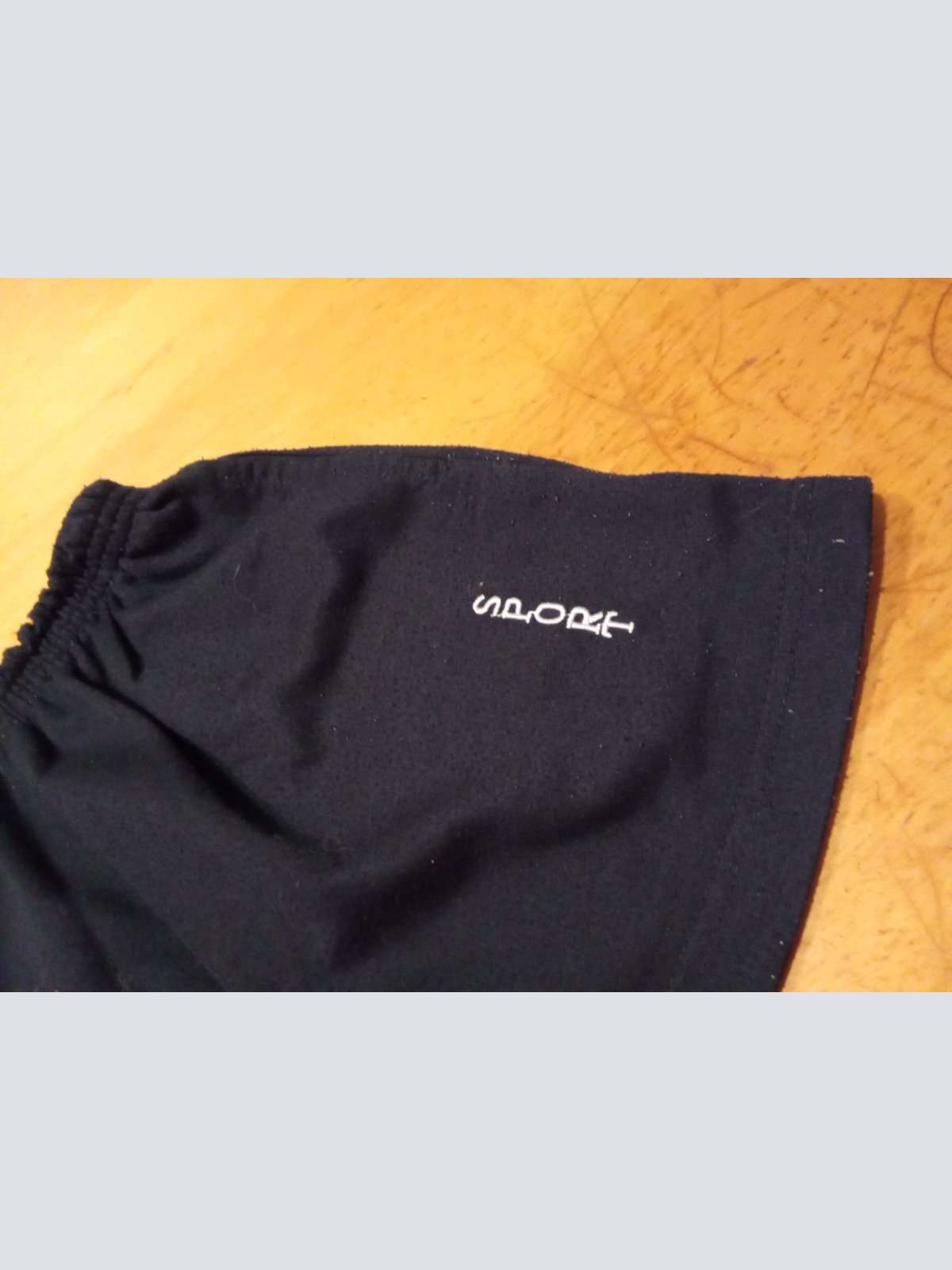 Kurze Hose in gr. 128 abzugeben