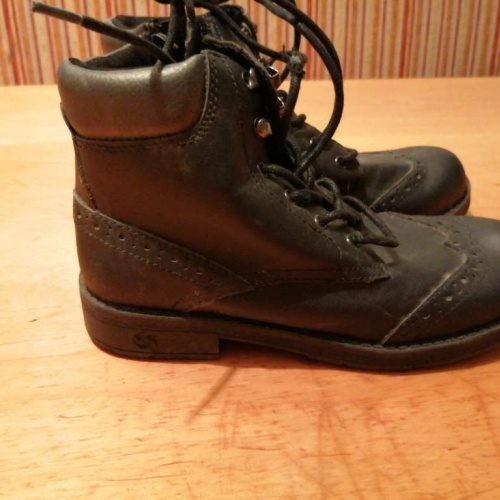 Sehr schöne Schuhe in gr. 34 abzugeben