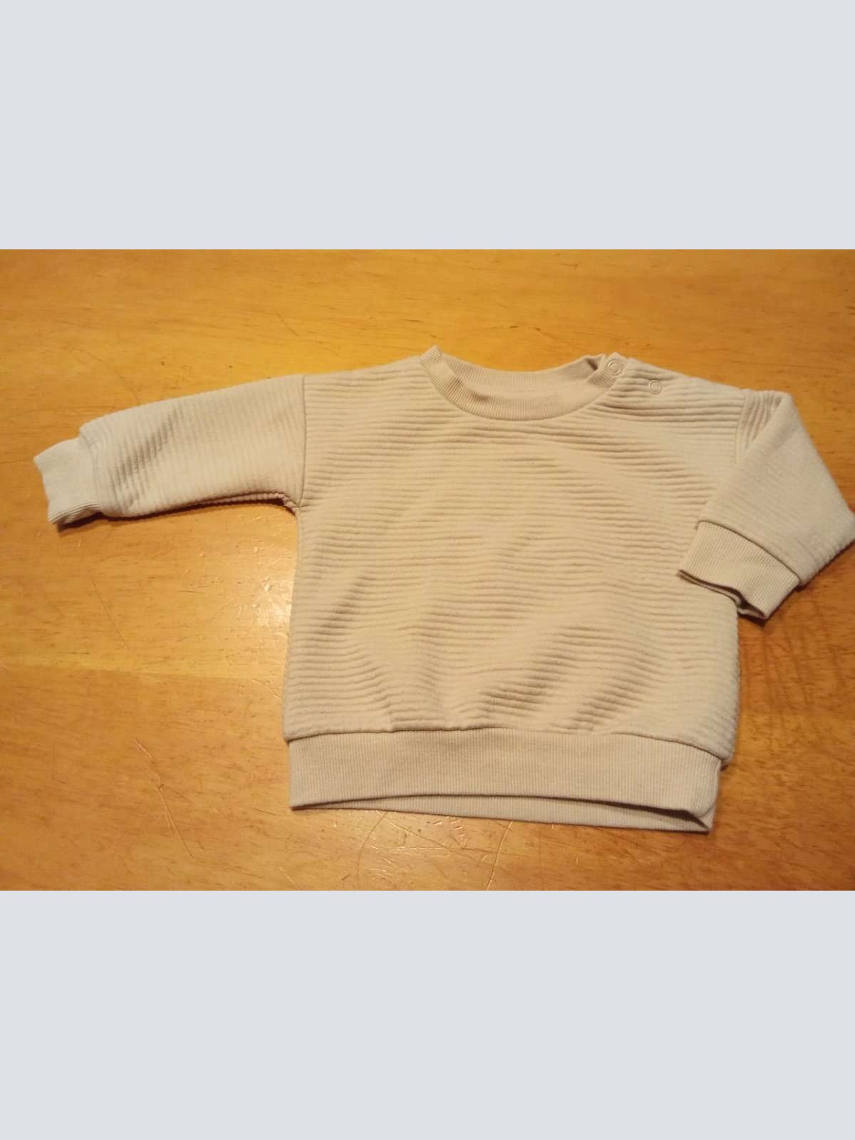 Sehr schöner Pullover in gr. 68 abzugeben.