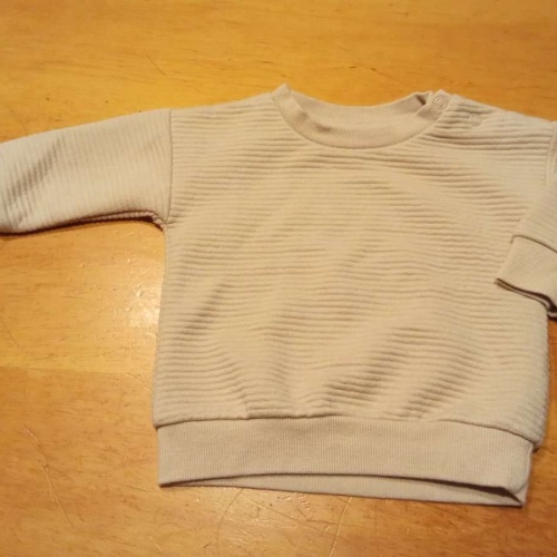 Sehr schöner Pullover in gr. 68 abzugeben.