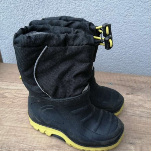 Sehr schöne Kinder Stiefel in gr. 25 abzugeben.