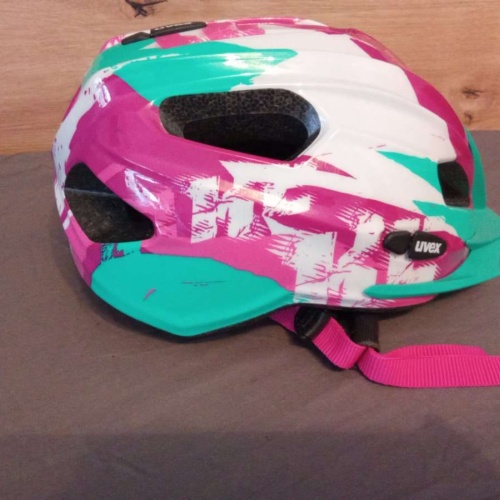 Sehr schöner Fahrrad Helm von Uvex in gr. 50 - 55 abzugeben