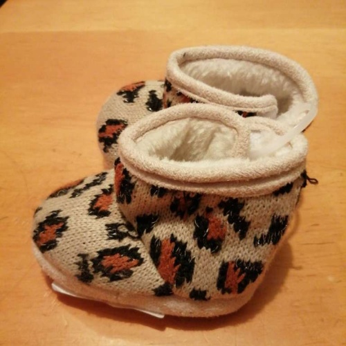 Sehr neuwertige Krabbel und Lauflernschuhe abzugeben.