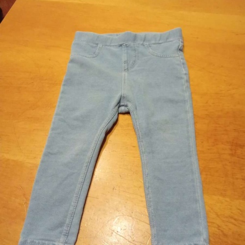 Sehr schöne Hose von H&M in gr. 80 abzugeben.