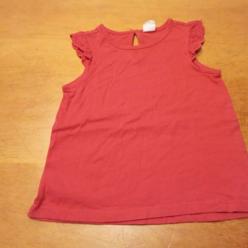 Sehr schönes Ärmelloses Shirt von H&M in gr. 86 abzugeben.