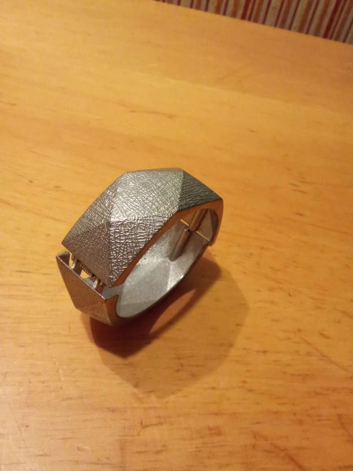 Sehr schönes Klapp Armband abzugeben.