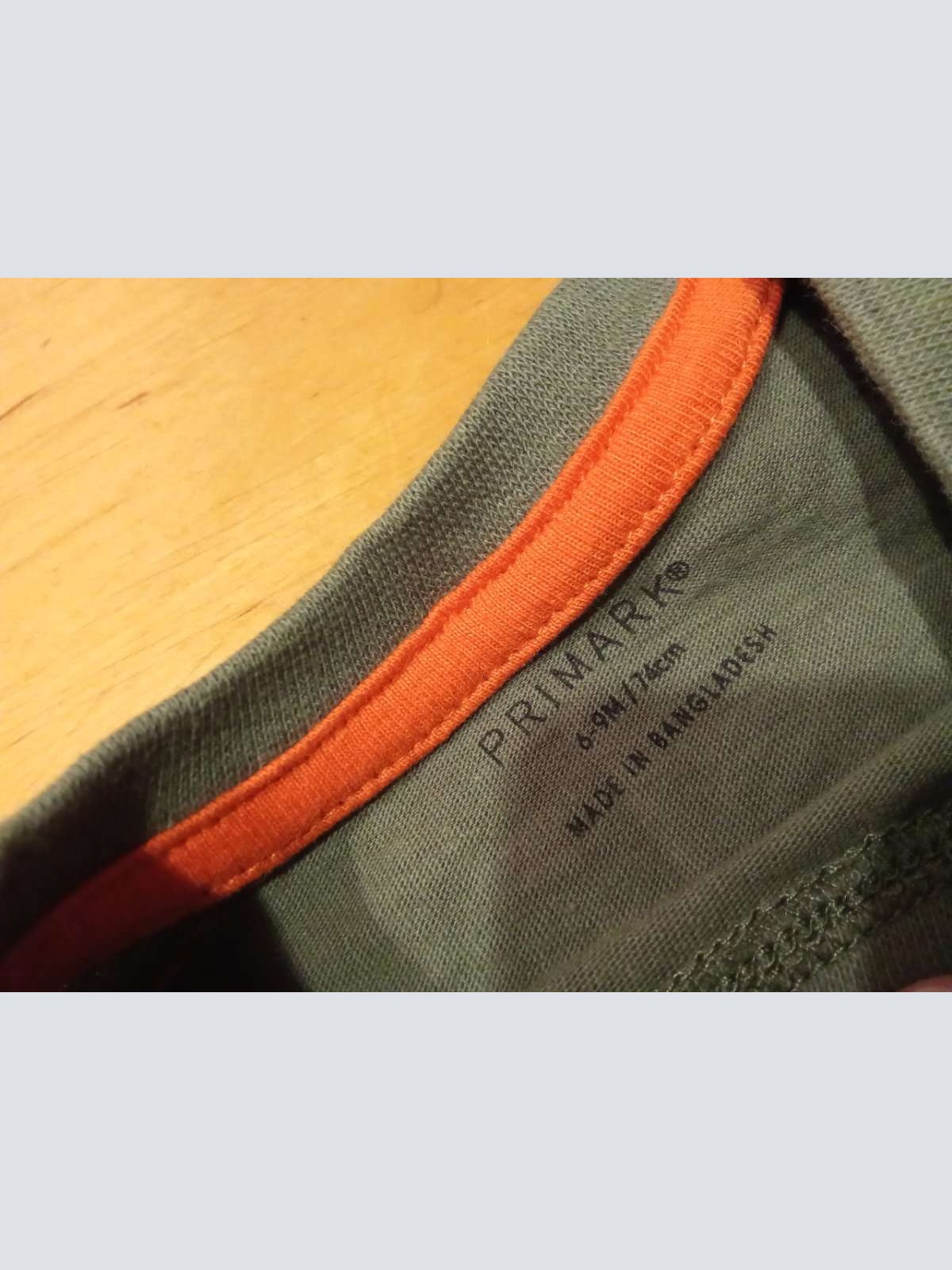 Sehr schönes Langarm Shirt in gr. 74 abzugeben.