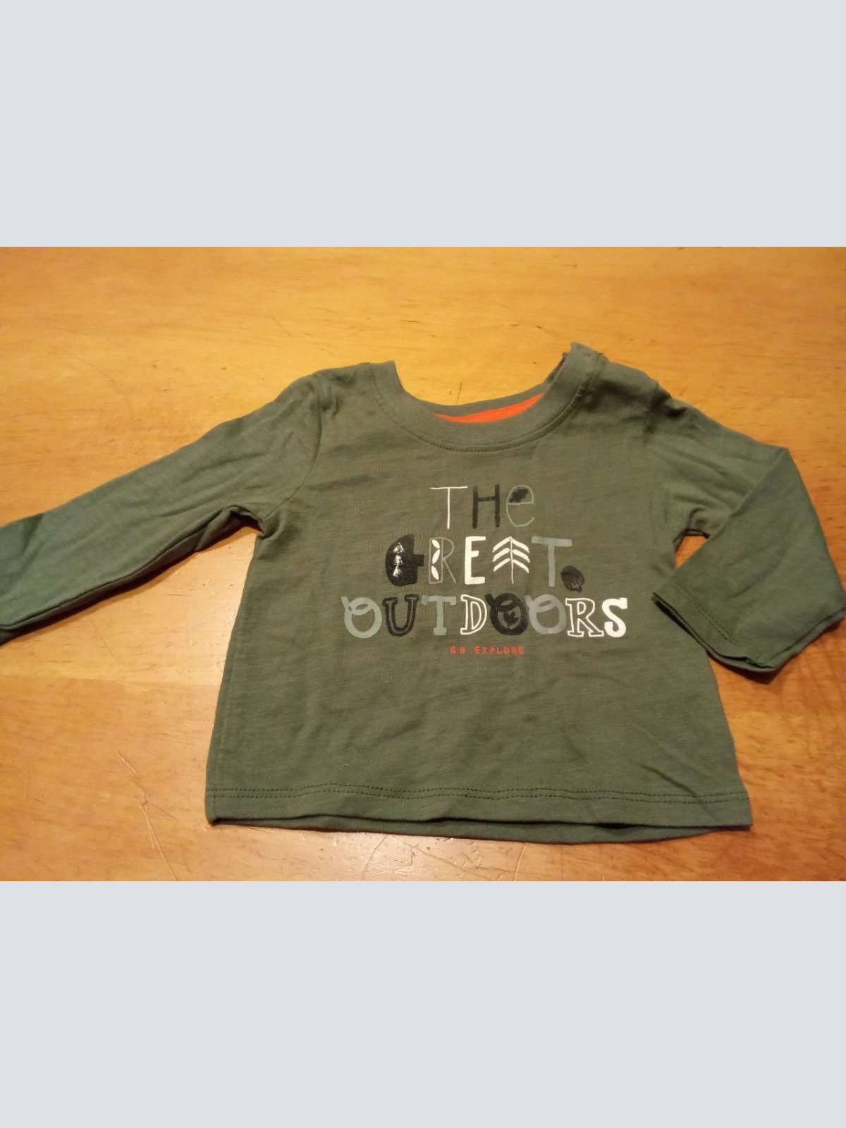 Sehr schönes Langarm Shirt in gr. 74 abzugeben.