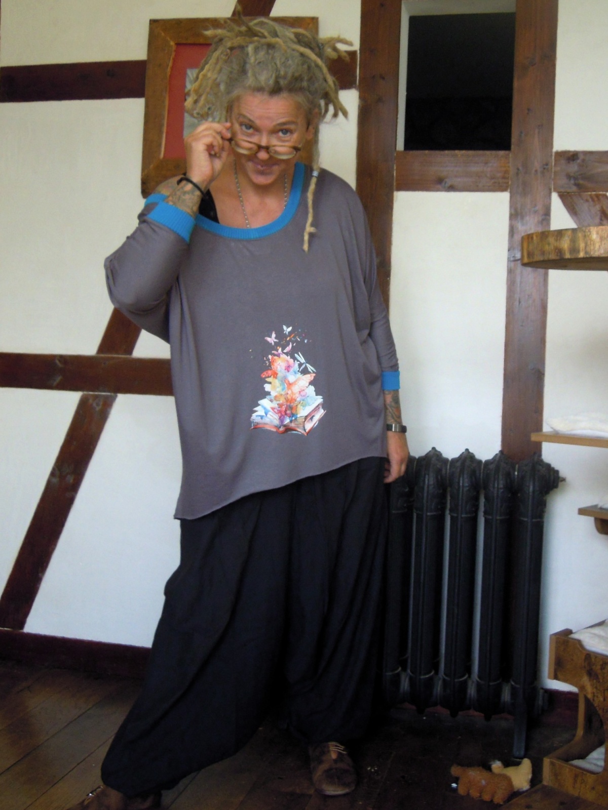 Oversize Asymmetric Shirt On Shoulder grau mit Applikation Einheitsgröße