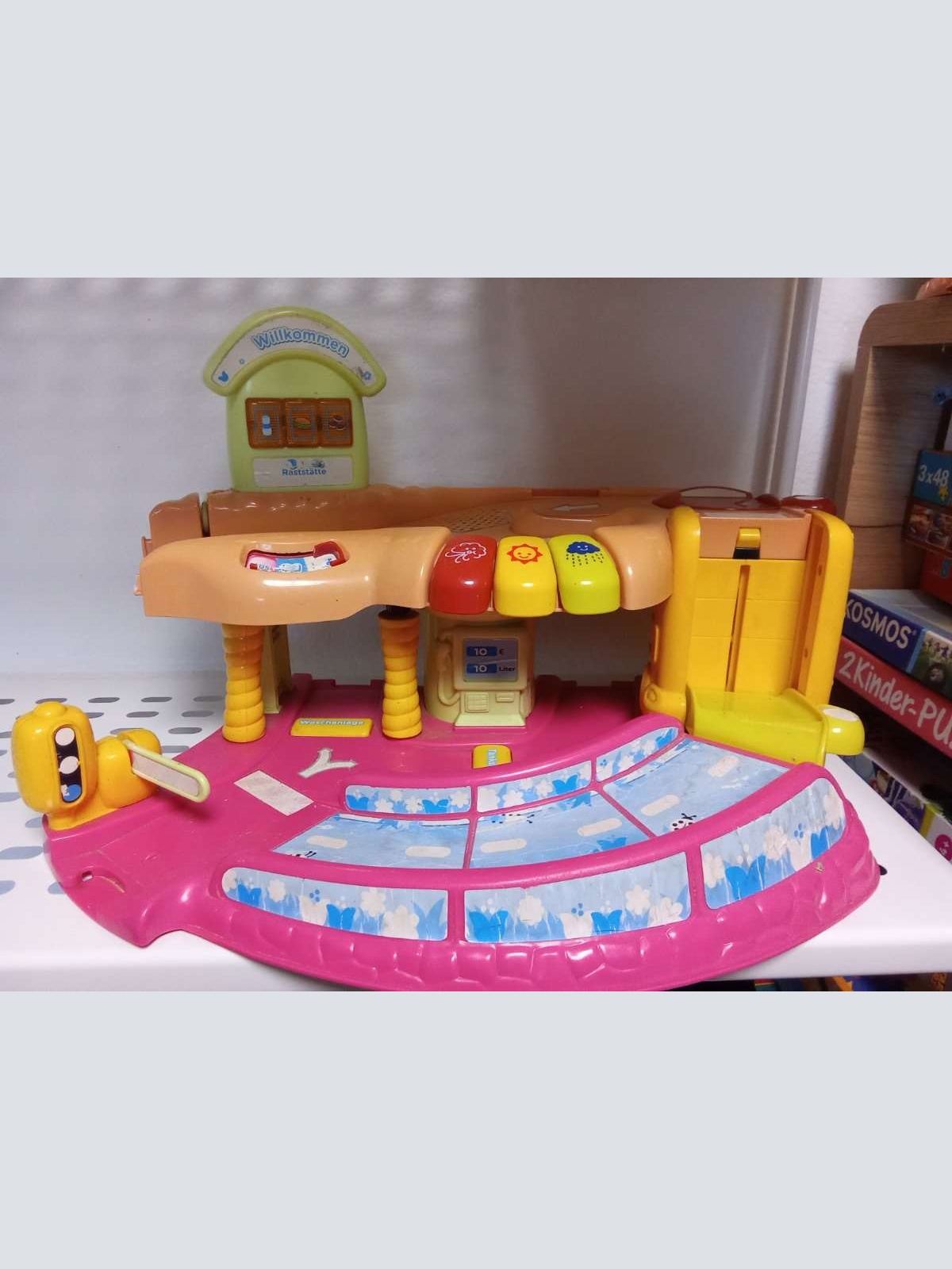 Sehr gerne gespielte Parkgarage von Vtech TUT TUT abzugeben.