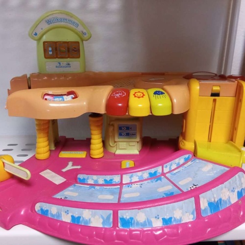 Sehr gerne gespielte Parkgarage von Vtech TUT TUT abzugeben.