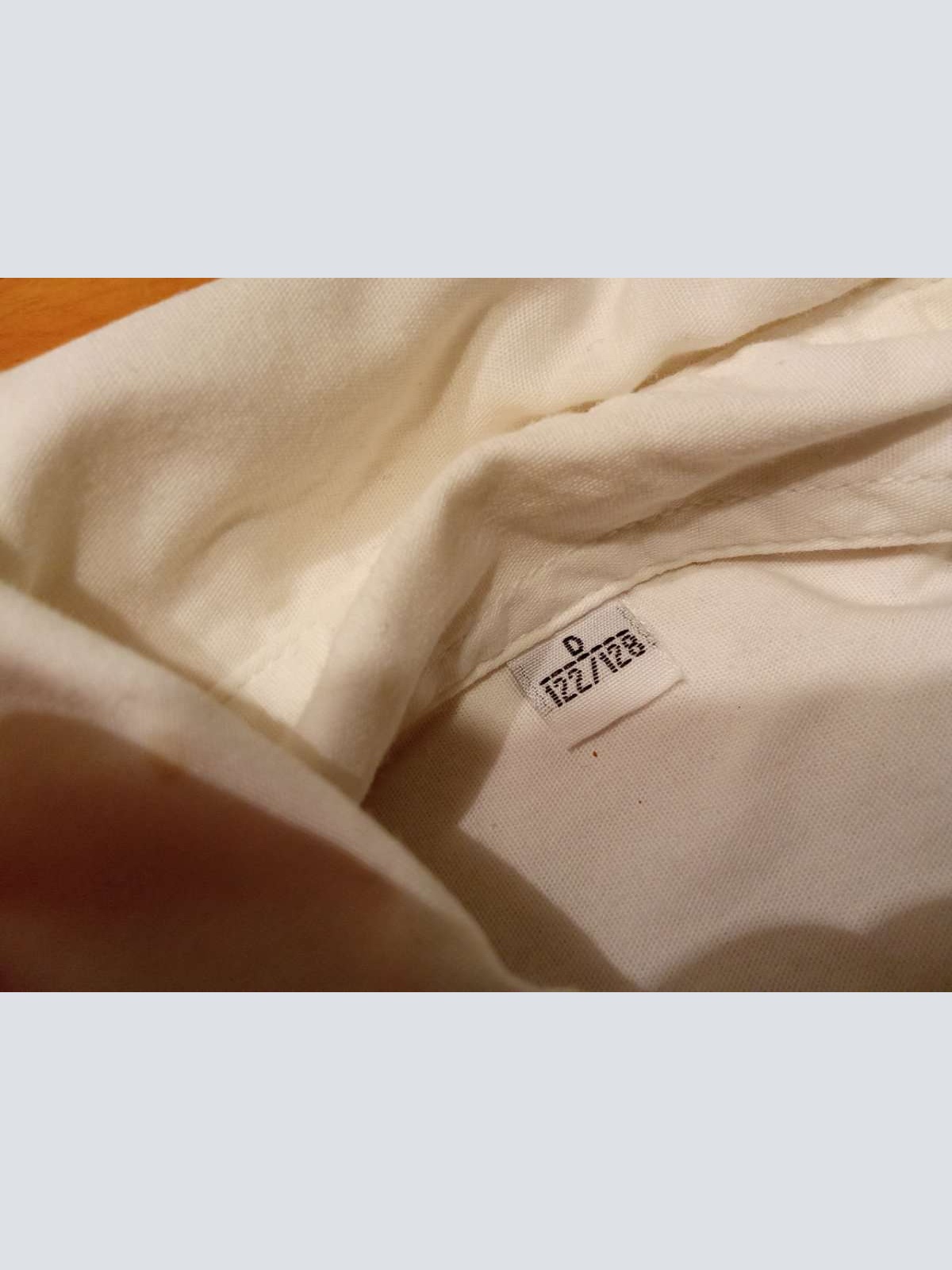 Sehr schönes Kurzarm Hemd in gr. 122 /128 abzugeben