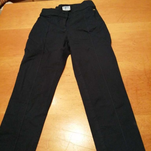 Sehr schöne Hose von mayoral in gr. 140 abzugeben