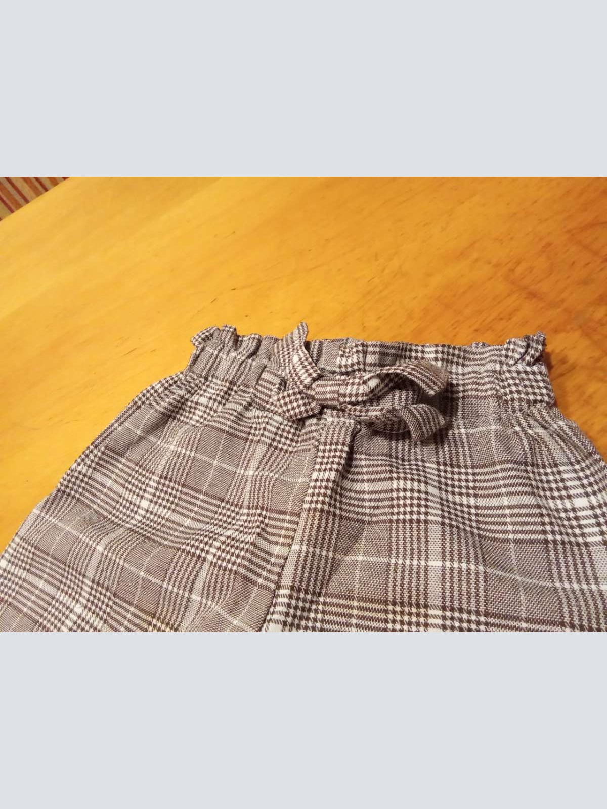 Sehr schöne Stoff Hose von Shein in gr. 80 abzugeben ,etwas fusselig.