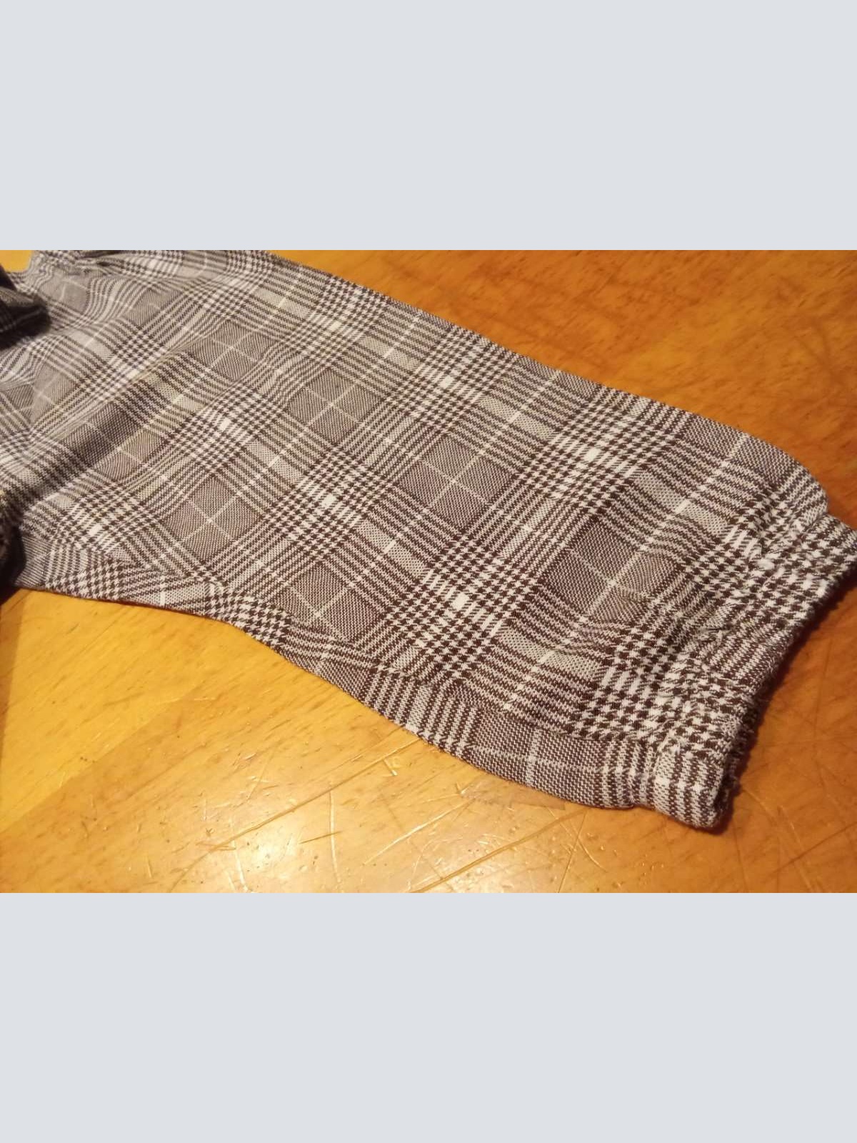 Sehr schöne Stoff Hose von Shein in gr. 80 abzugeben ,etwas fusselig.