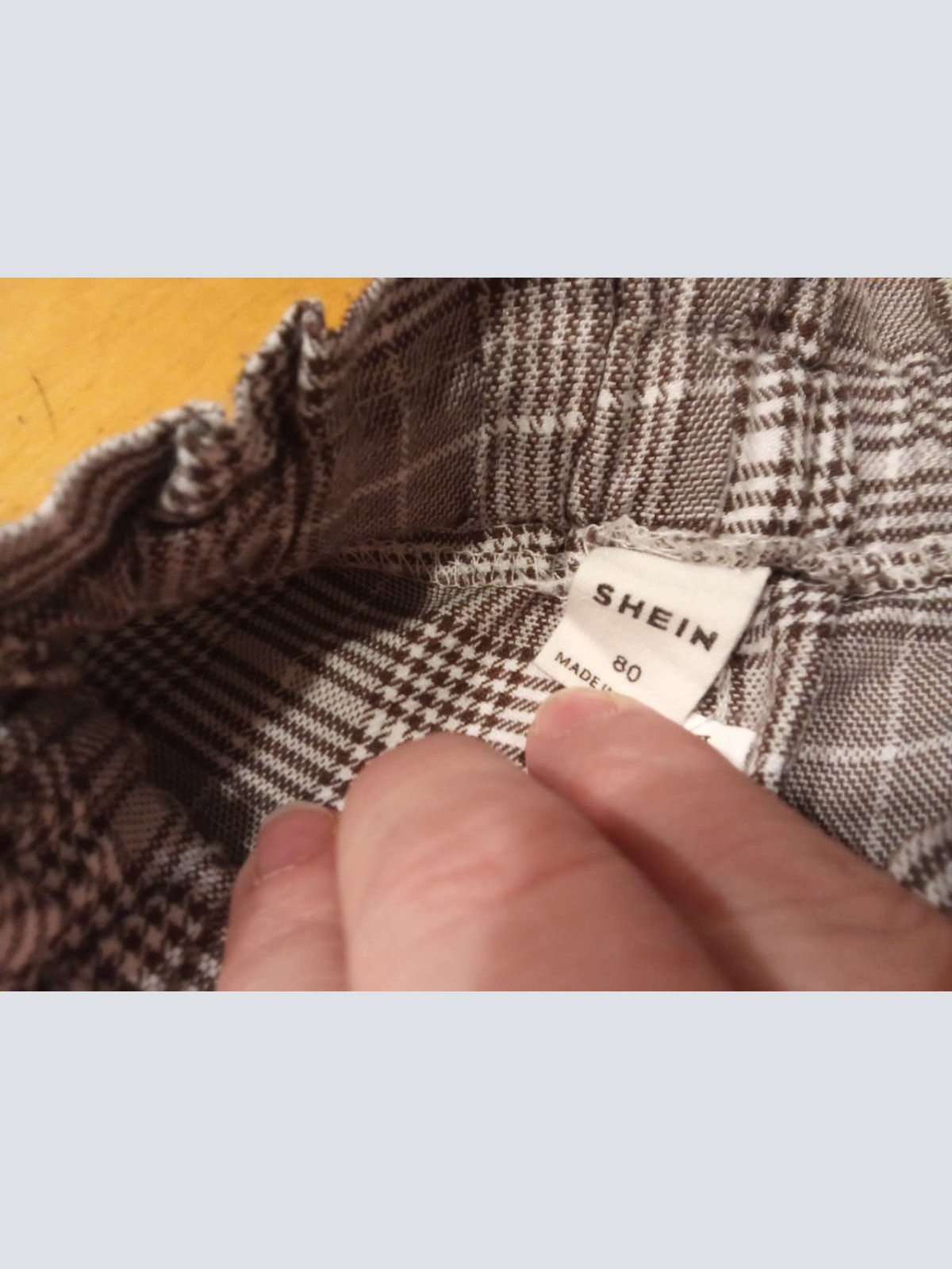 Sehr schöne Stoff Hose von Shein in gr. 80 abzugeben ,etwas fusselig.