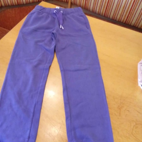 Sehr schöne Hose von Yigga in gr. 140 abzugeben