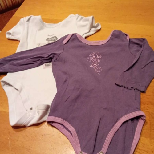 Sehr schönes Body Set von George und Impidimpi in gr. 86 /92 abzugeben.