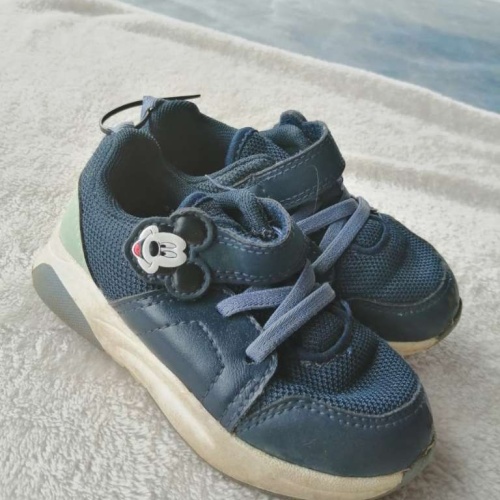 Schöne Kinder Schuhe in gr. 23 abzugeben.