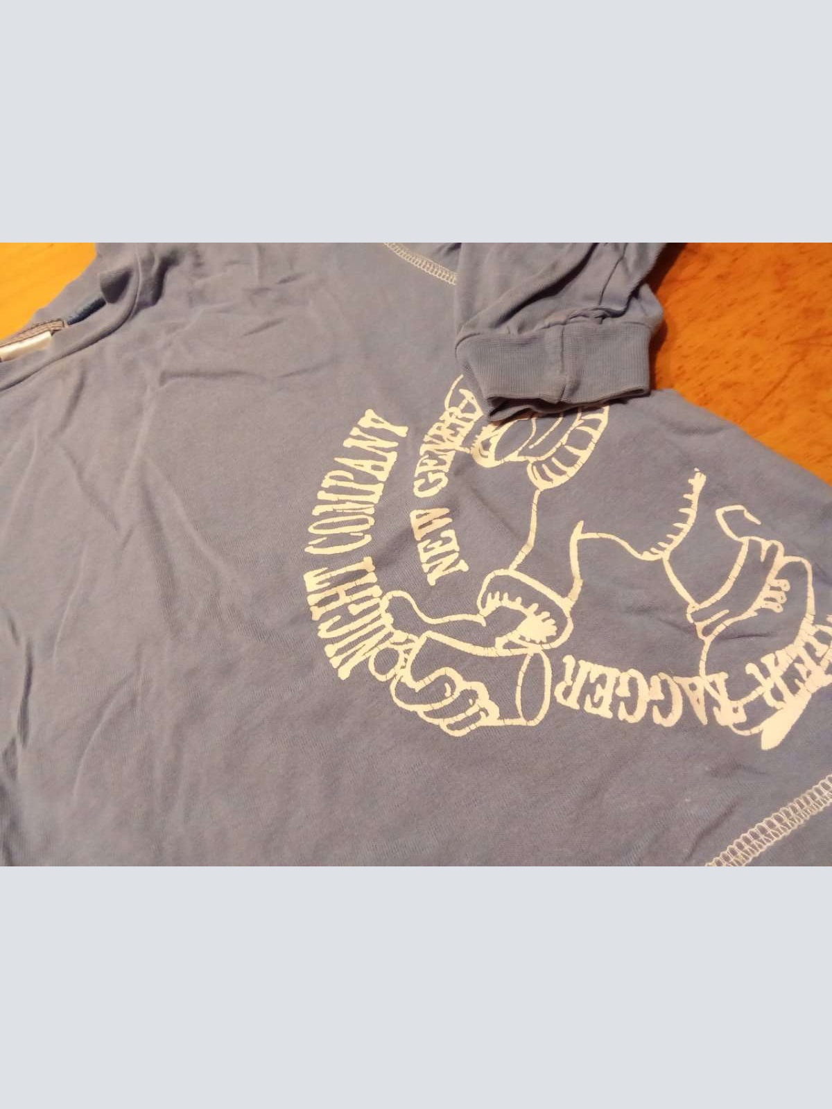 Sehr schönes Langarm Shirt von Night Company in gr. 110 abzugeben.