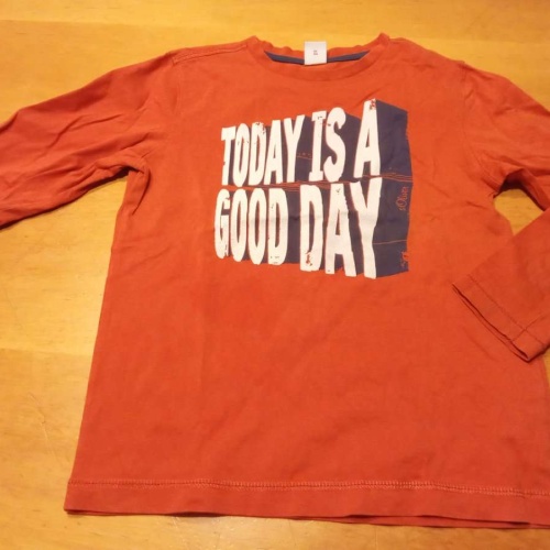 Sehr schönes Langarm Shirt von s.Oliver in gr. 128 abzugeben.