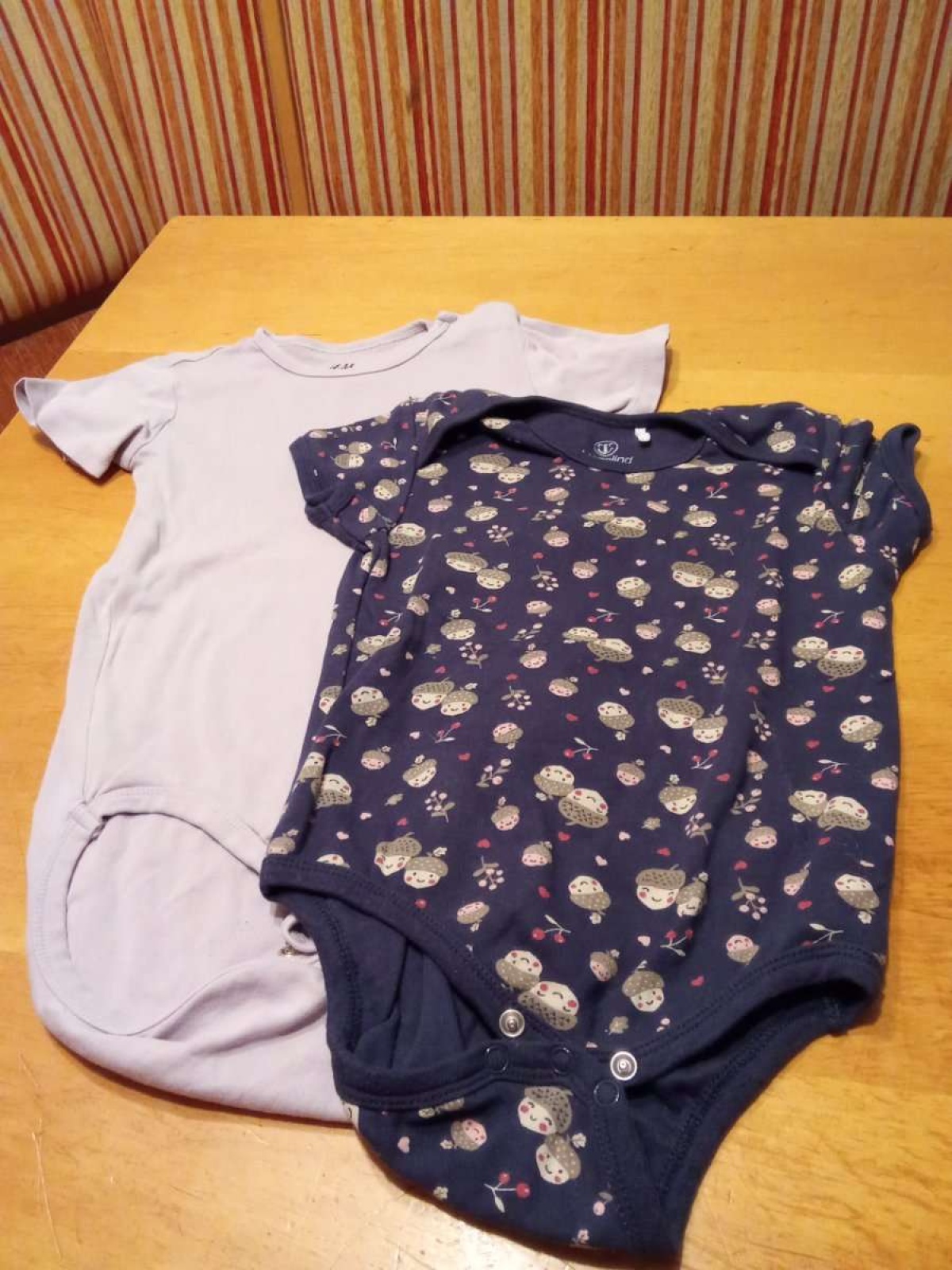 Sehr schönes Body Set von Liegelind und H&M in gr. 98 abzugeben.