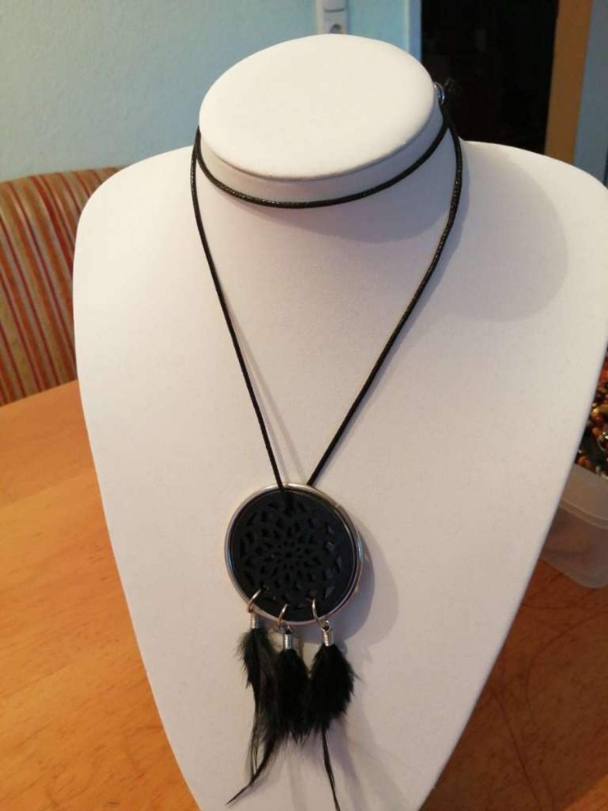 Sehr schöne Halskette abzugeben.