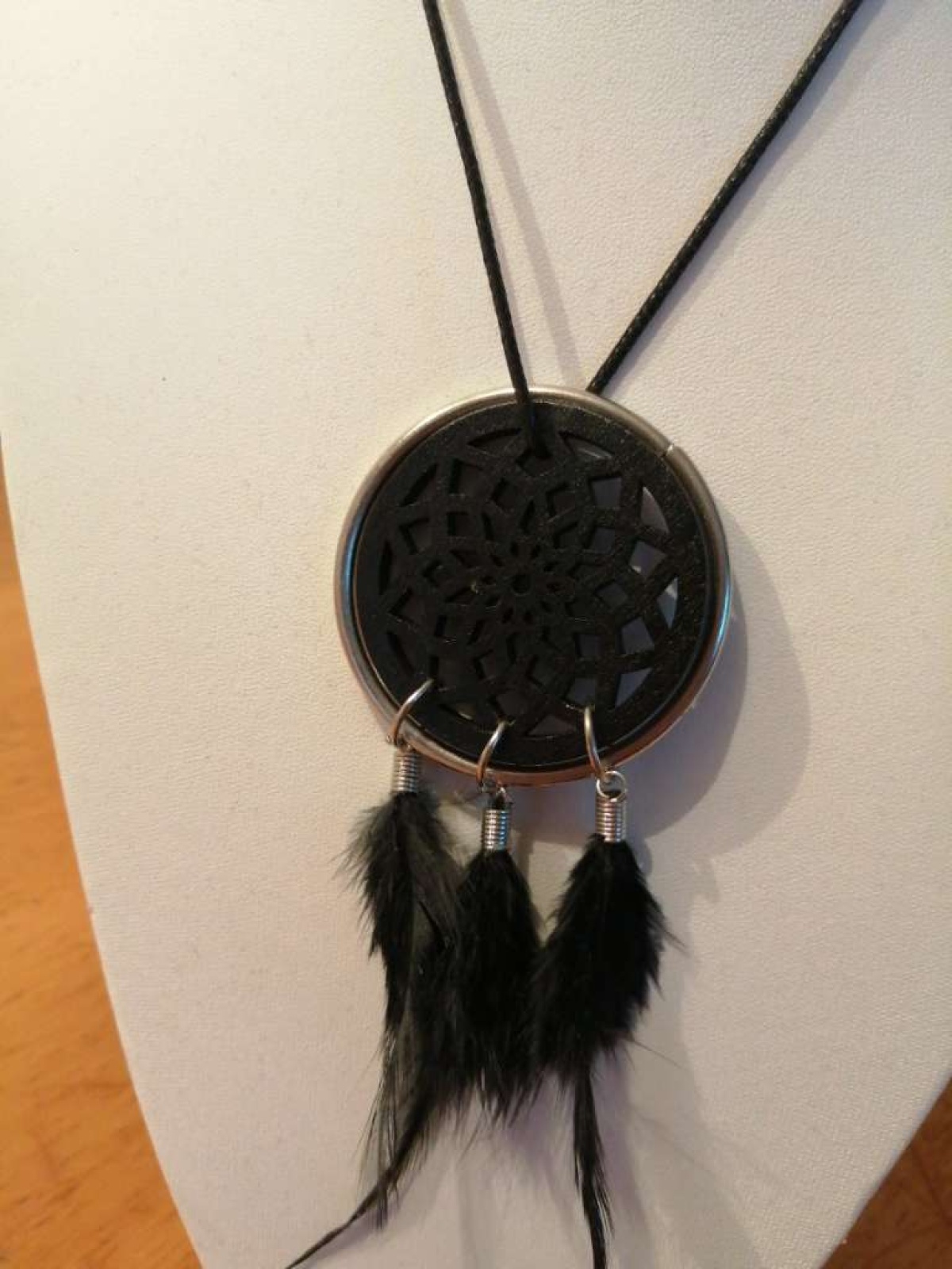 Sehr schöne Halskette abzugeben.