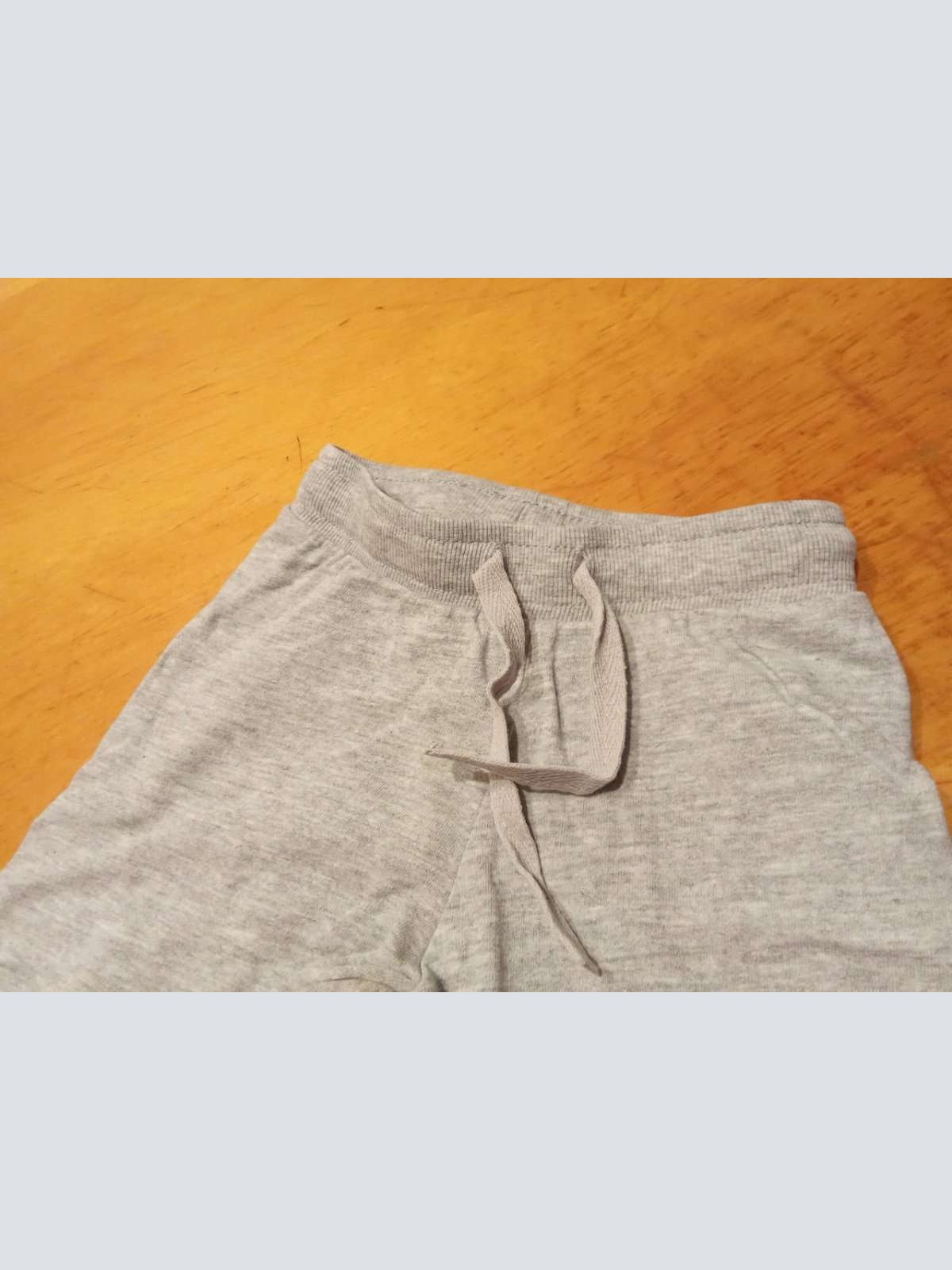 Sehr schöne Hose von H&M in gr. 62 abzugeben.