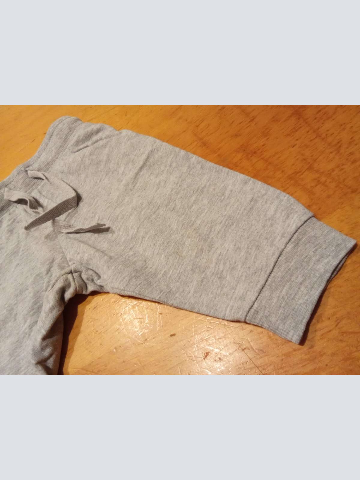 Sehr schöne Hose von H&M in gr. 62 abzugeben.