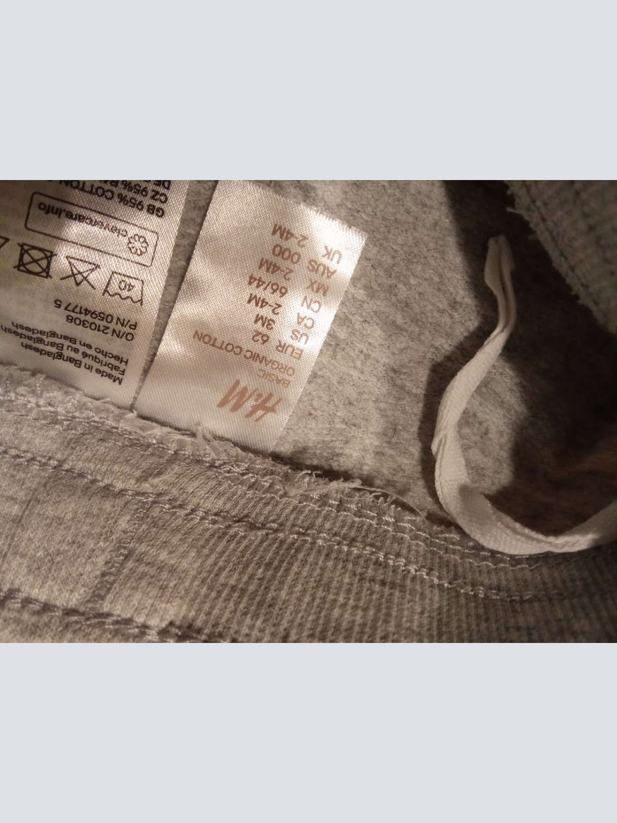 Sehr schöne Hose von H&M in gr. 62 abzugeben.