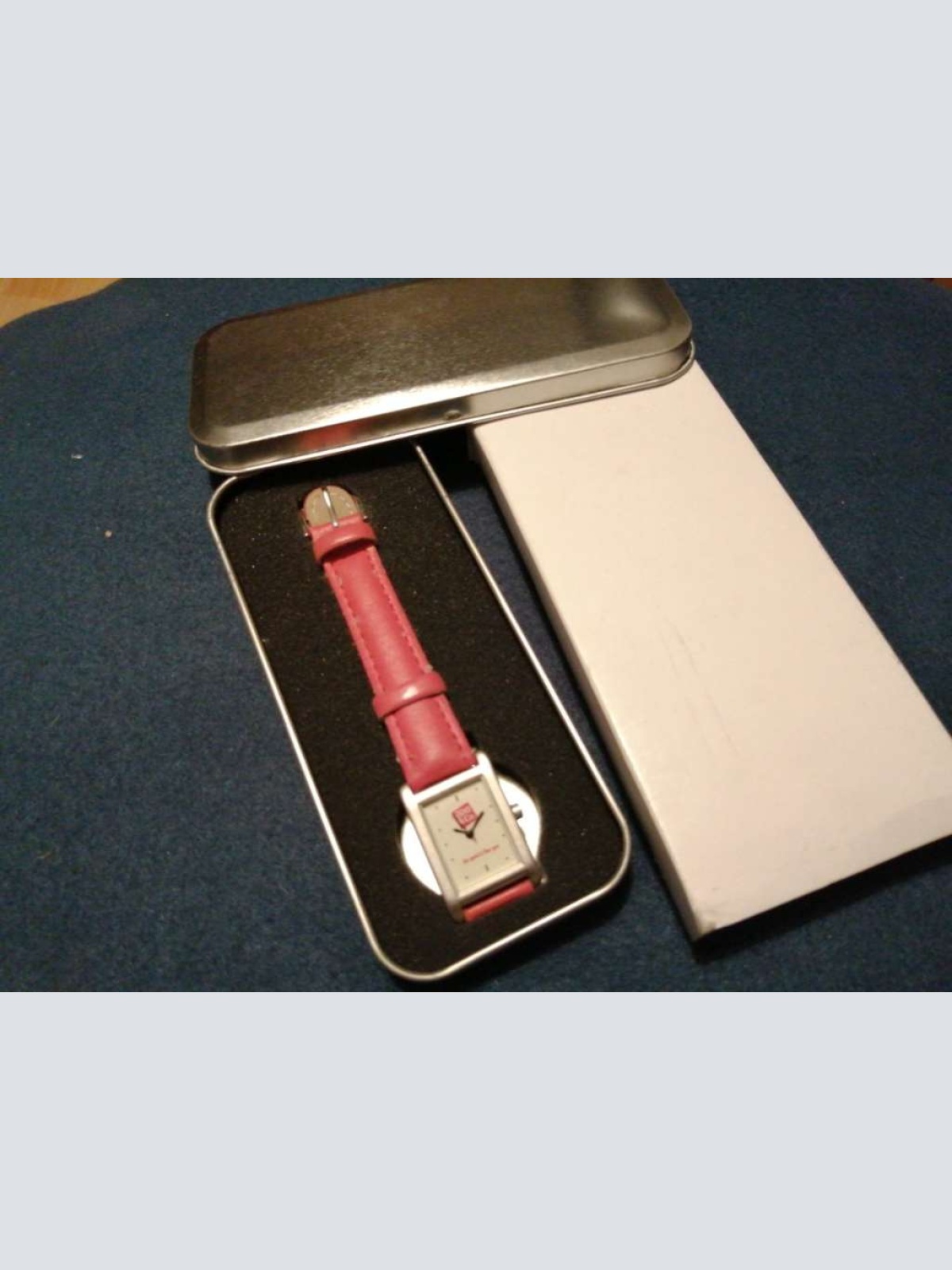 Sehr schöne neue Armbanduhr abzugeben